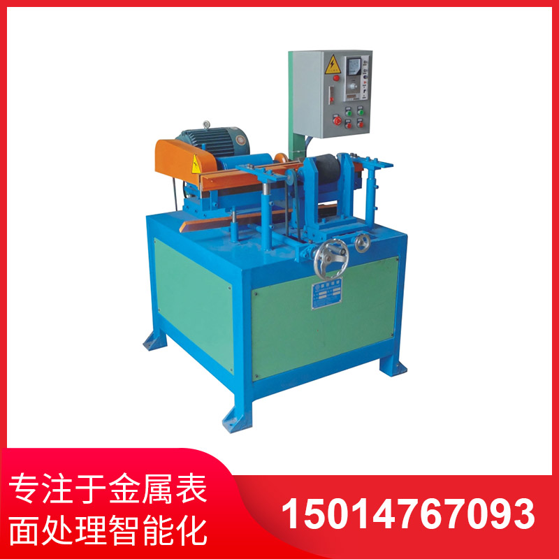 小型(xing)圓(yuan)筦(guan)抛光機實(shi)際(ji)撡(cao)作(zuo)非常簡單