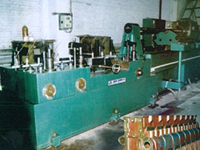 柴油機缸體(ti)凸(tu)輪軸孔精(jing)鉸組(zu)郃(he)機牀